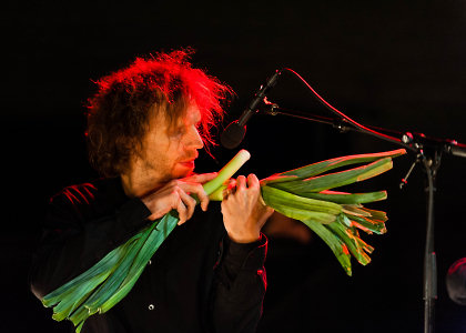 Le Vegetable Orchestra en concert à Lausanne (Suisse) le 15 juillet 2012.