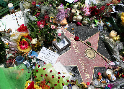 L'étoile de Michael Jackson sur le Walk of Fame à Hollywood environ 24 heures après l'annonce de son décès.