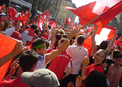 Manifestation de supporters à Lausanne après la victoire de la Suisse sur le Togo au football le 19 juin 2006.